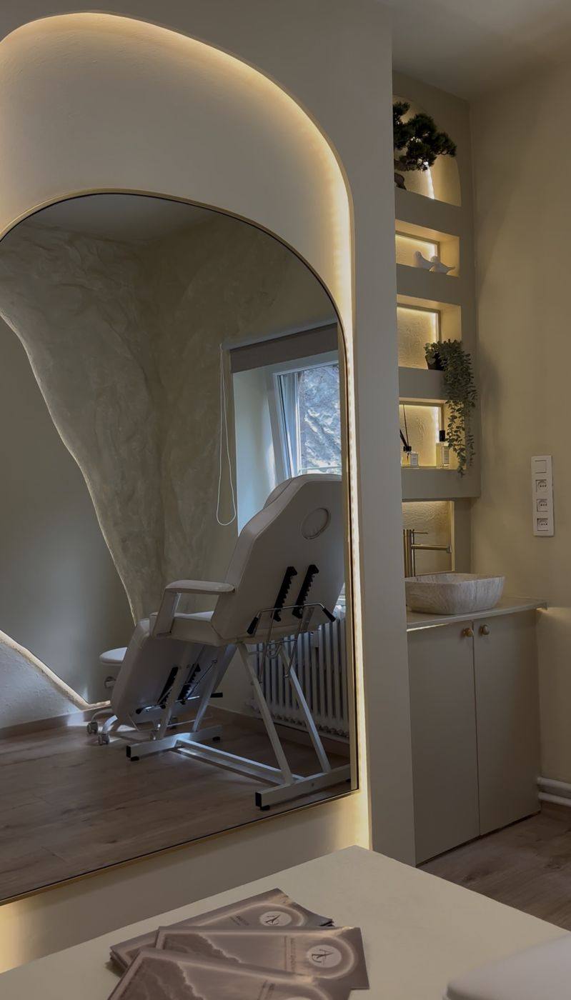 Le grand miroir et ses niches lumineuses